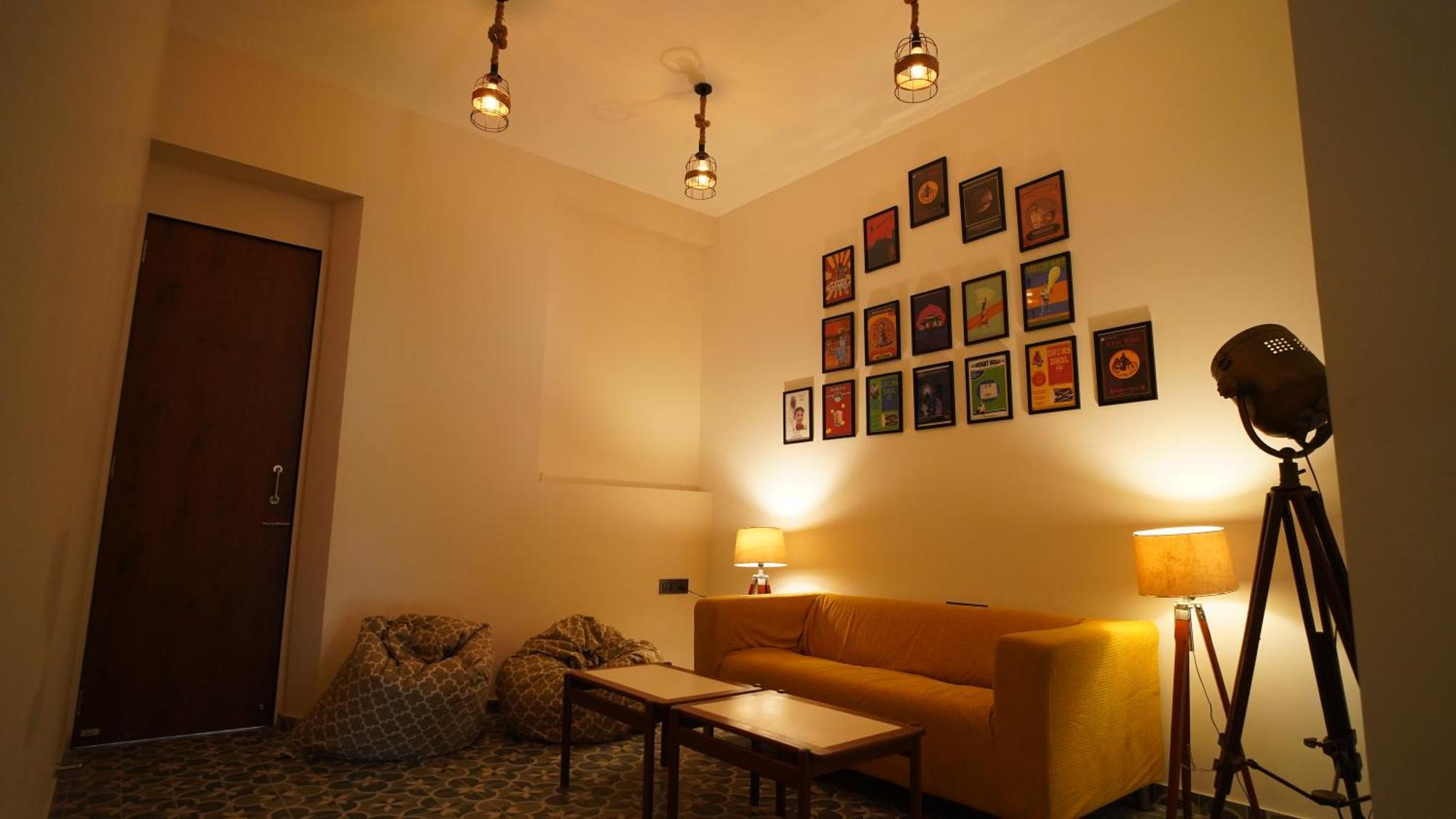 The Colaba Pod Hostel Mumbai Bagian luar foto